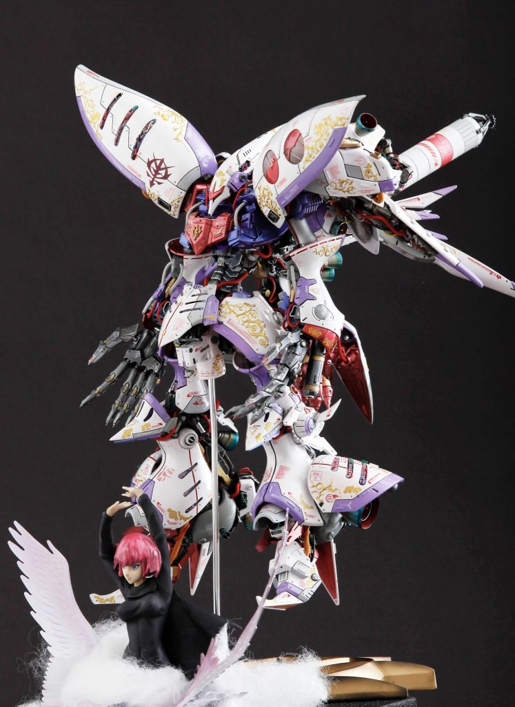 キュベレイダムドの前にはハマーン様がおられます。