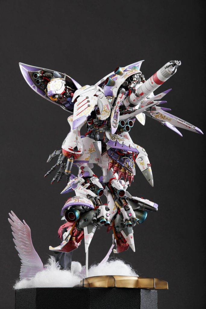 背面から見る足裏はハイブランド『ルブタン』のハイヒールをイメージしました。