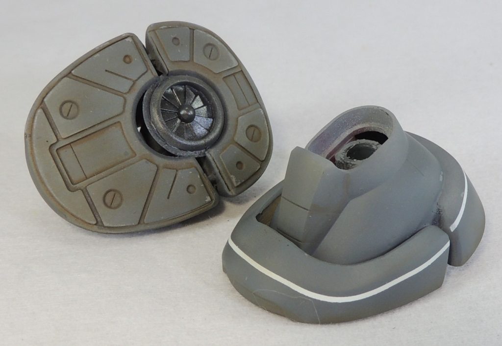 ソールの前側は、いったん切り離して可動軸を設けたことにより、接地性が向上。