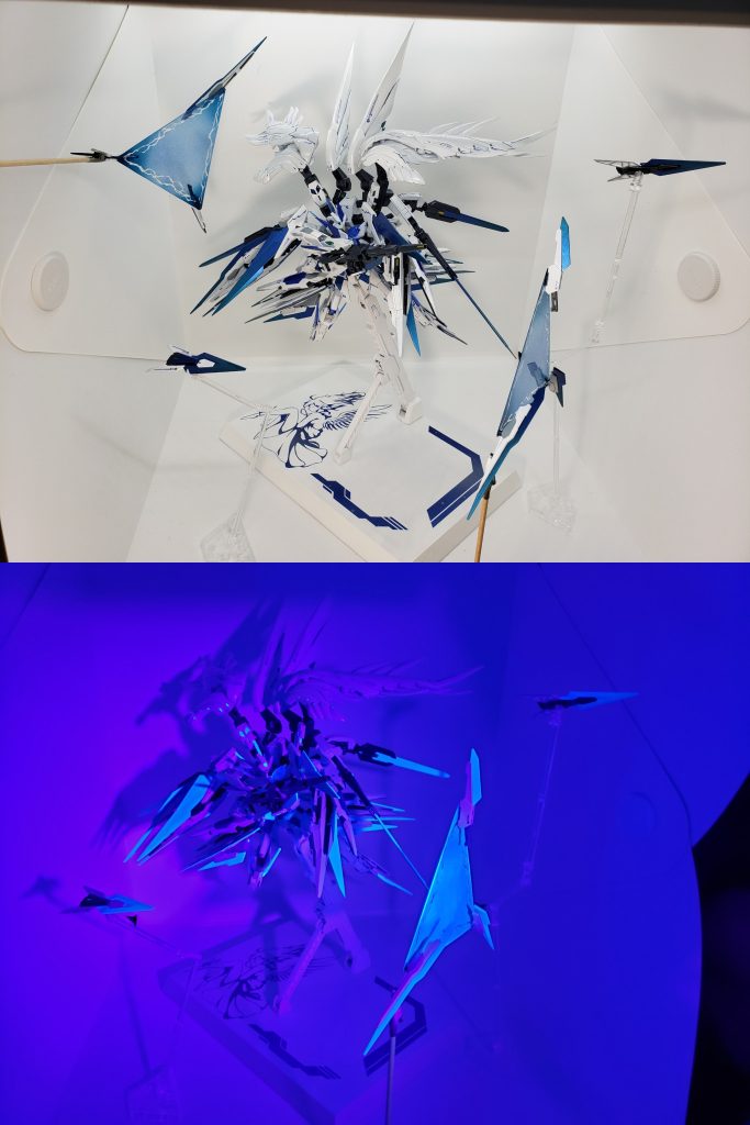 早速軽くポージング。  ビット同士でビームシールドを展開できるようにエフェクトパーツを作成しました。ソードビットに限らず、シールドビット、ブレードビットでも、シールドを形成することが可能です。  そして今回、初めて蛍光塗料使ってみました!  すっげー難しいです。  スタンドで飾るのを忘れてて、その軸をつけ忘れました。なので持ち手棒で代用しています