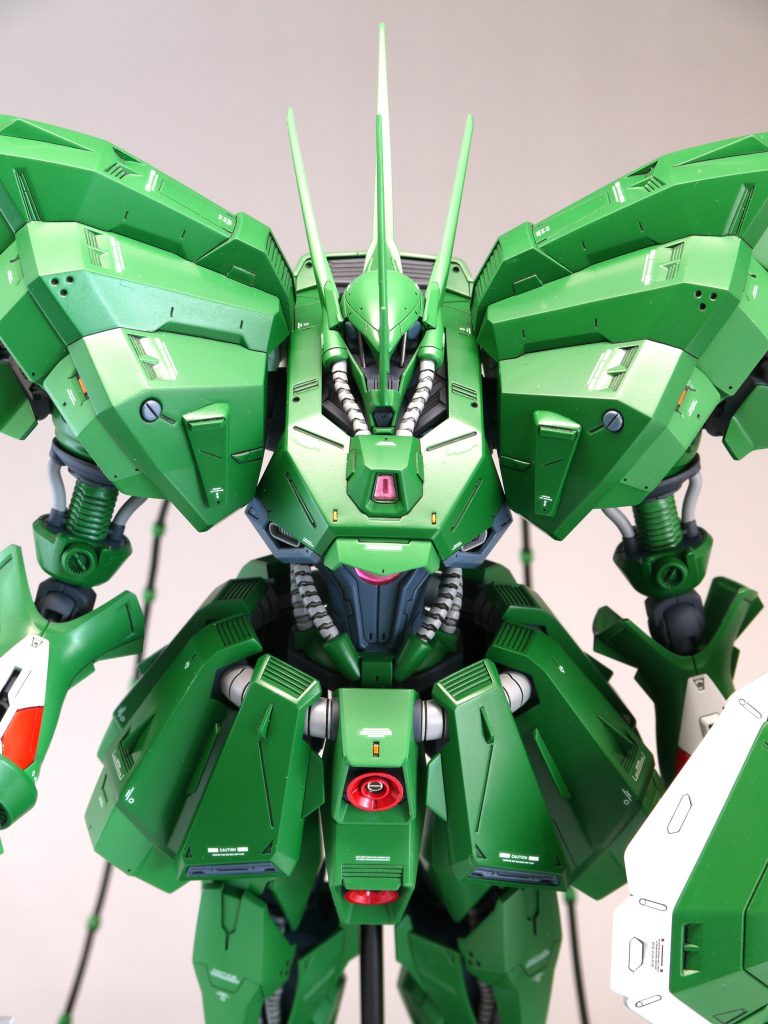 なかなか手に入らない本キット。今回は素組み品を入手して加工しましたが、全てのパーツの全てのゲート跡がエグられていて、その修正が一番大変でした…。今回も丁寧な工作を心掛けてはいますが、ホコリの付着や塗装面のリタッチ跡などがあり、完璧なモノではありませんのでご了承ください。