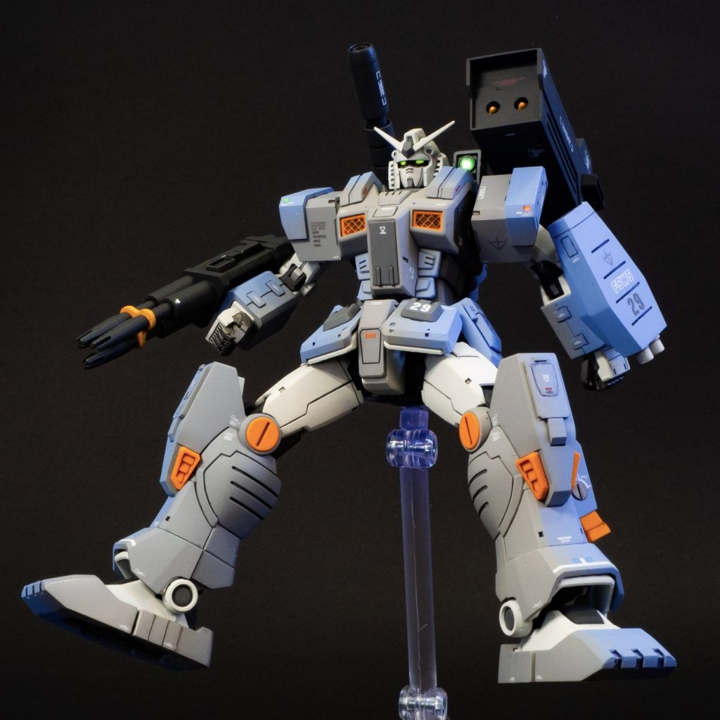 バックパックセンサーはスピンモールドでフラットにした後にハイキューパーツ社製のメタリックシールを貼り込み、その上にウェーブ社製Hアイズを取り付けました。