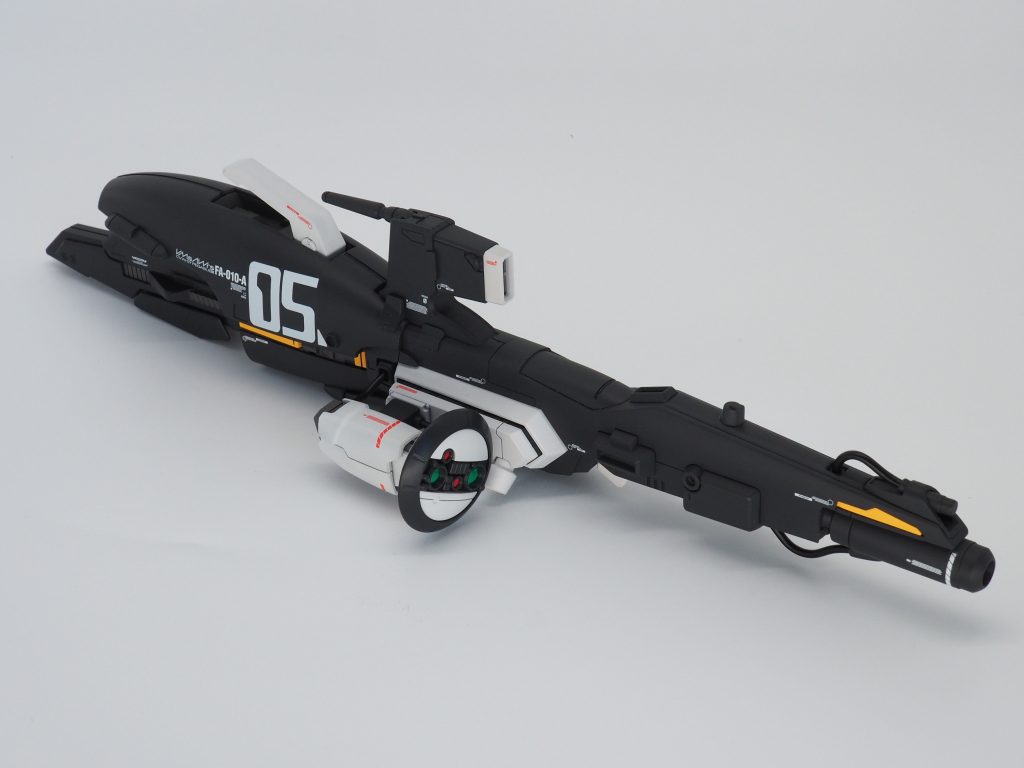 レドーム付き、片手懸架式メガカノン。