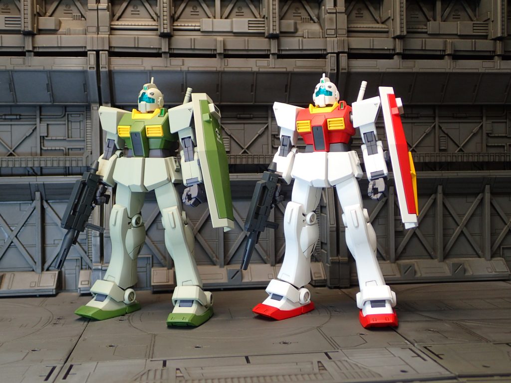 地球連邦軍仕様との比較(正面)