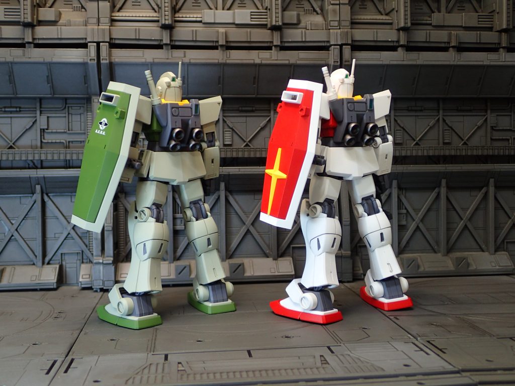 地球連邦軍仕様との比較(背面)