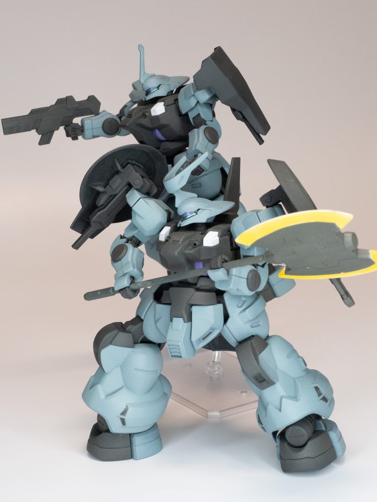 一般機とラウダ機。コンパチのキットを2個買いして両方組んだのは初めてかも…。