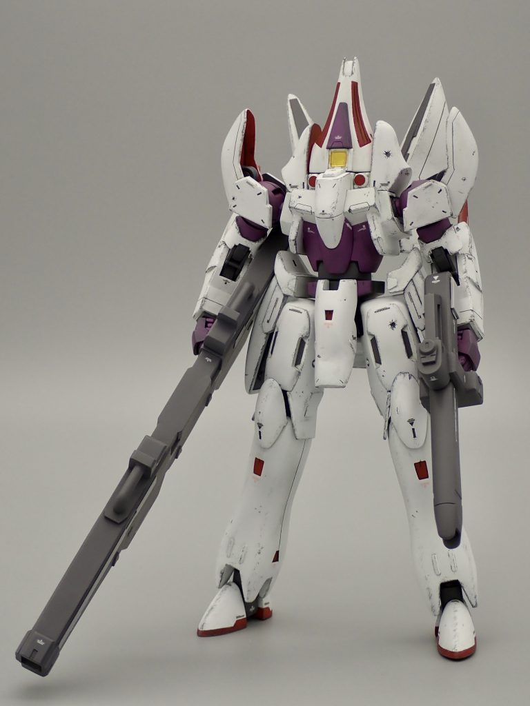 武装はビームライフルとビームカノンを用意しました。いずれエピオンとも並べたいですね。TV版で乗っていた機体をEWでも使っている想定で強めの汚しとダメージを入れていますが、ビームライフルとビームカノンは使い捨ての想定で汚しを入れていません。