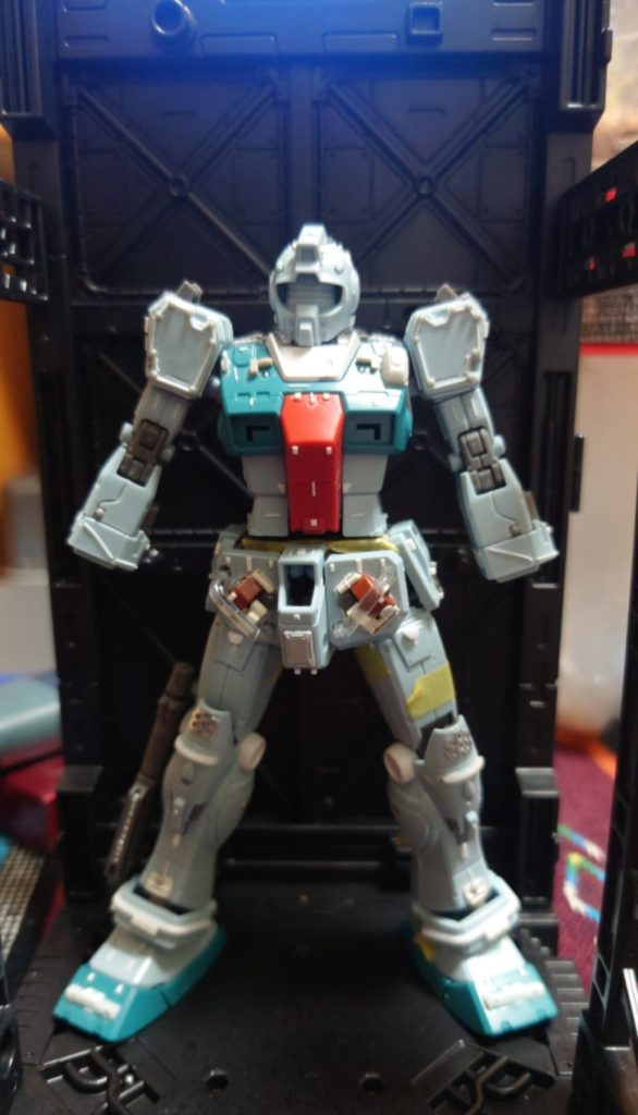 ゆるりと軽めのプラ板 プラ棒貼り貼りと下手くそスジボリを腰部サブバッテリは前に作ったグラブロの腕関節の欠片から加工したから茶色ですね~