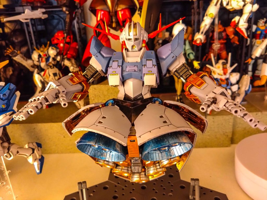 基本、ワタシは黄色は金、赤はメタリックレッドに塗装します。バニアはシルバーの上からクリアブルーですがエアブラシより筆塗りでムラムラにするほうが重厚感でる感じがします。