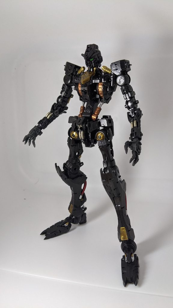 フレームはメタルブラックで筆塗り塗装、各部塗り分けも筆塗りで行ってます…この段階では、バルバトス感が出ずに行き先が不安になってます(笑)