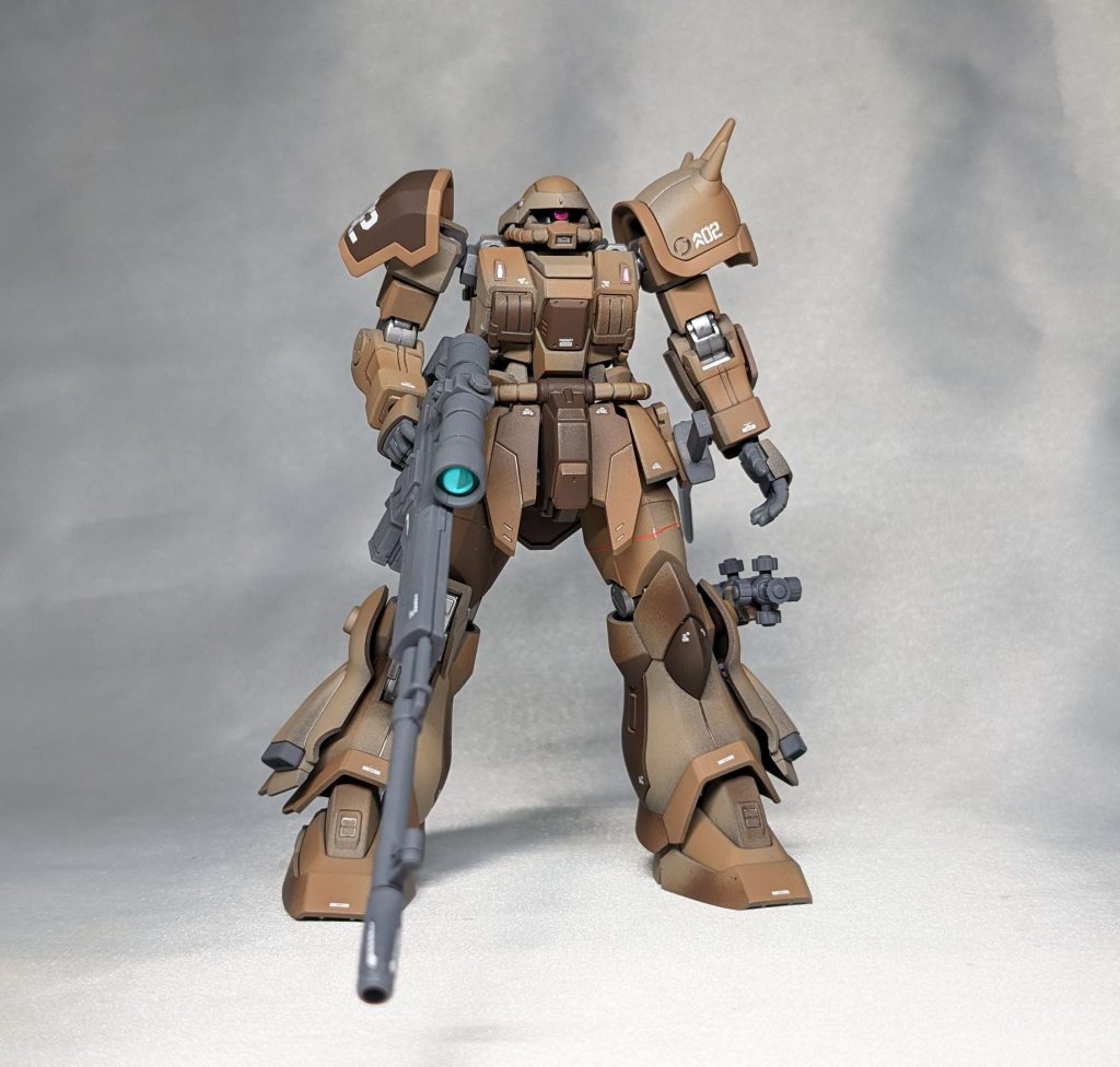 手持ちのデカールを適当に貼ってます。