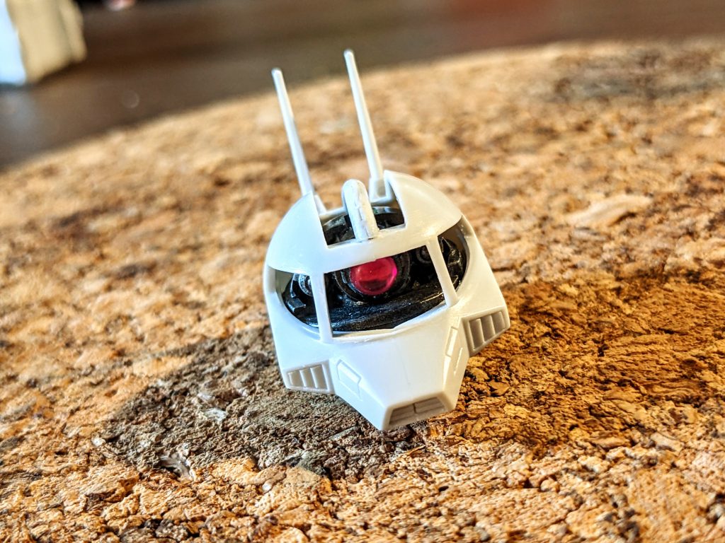 頭の中をくりぬいてモノアイ取付