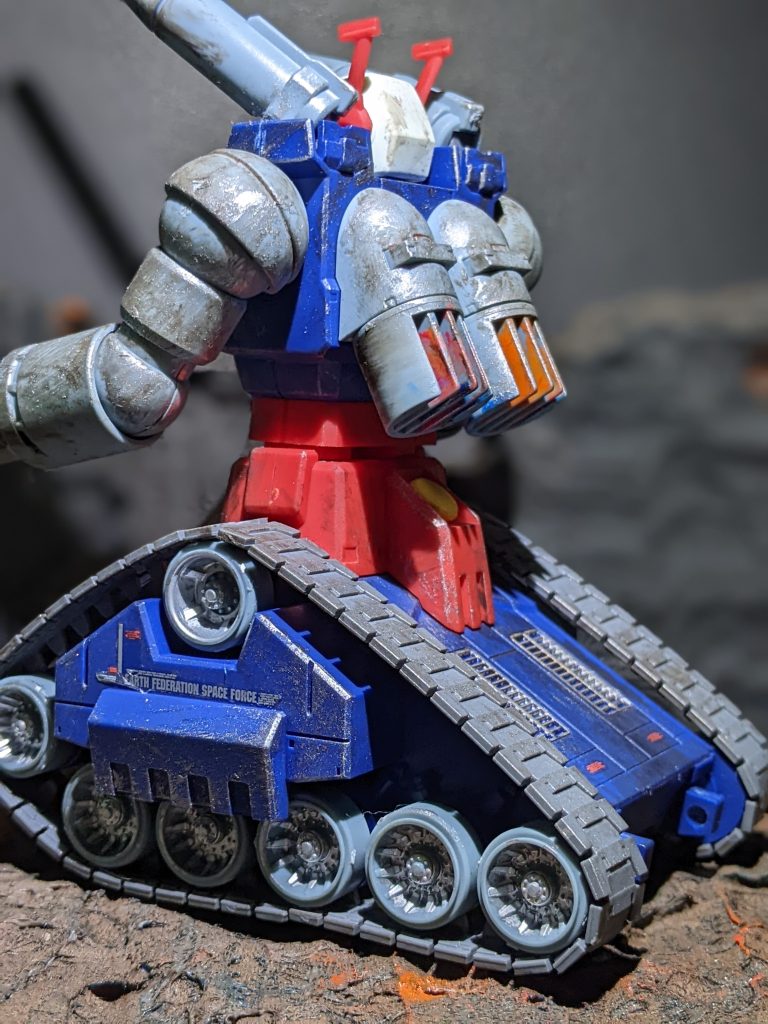 背面は蛍光塗料で部分塗り。