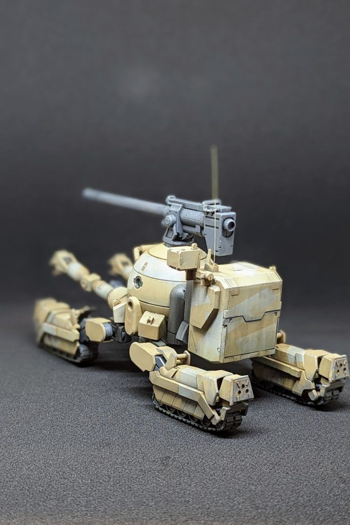 背面は陸戦型ガンダムのコンテナです。