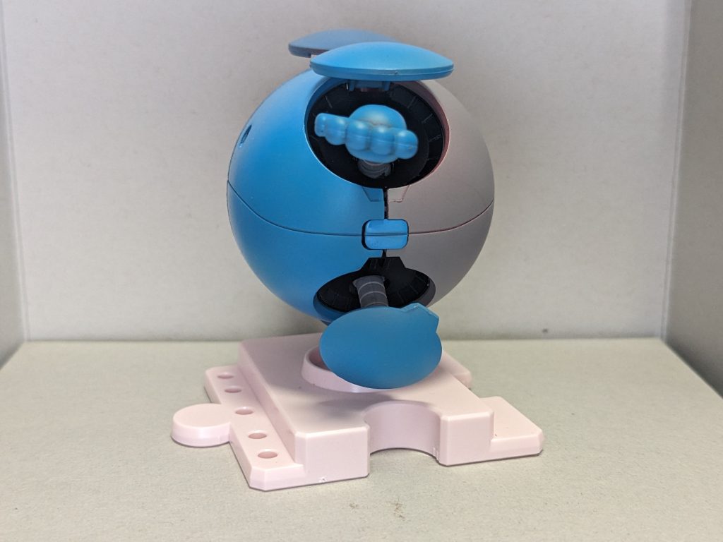 サーフェーサーで塗装した部分、サーフェーサーで下地塗装したものにブルーで塗装したもので比較的綺麗に重ね塗りできます。