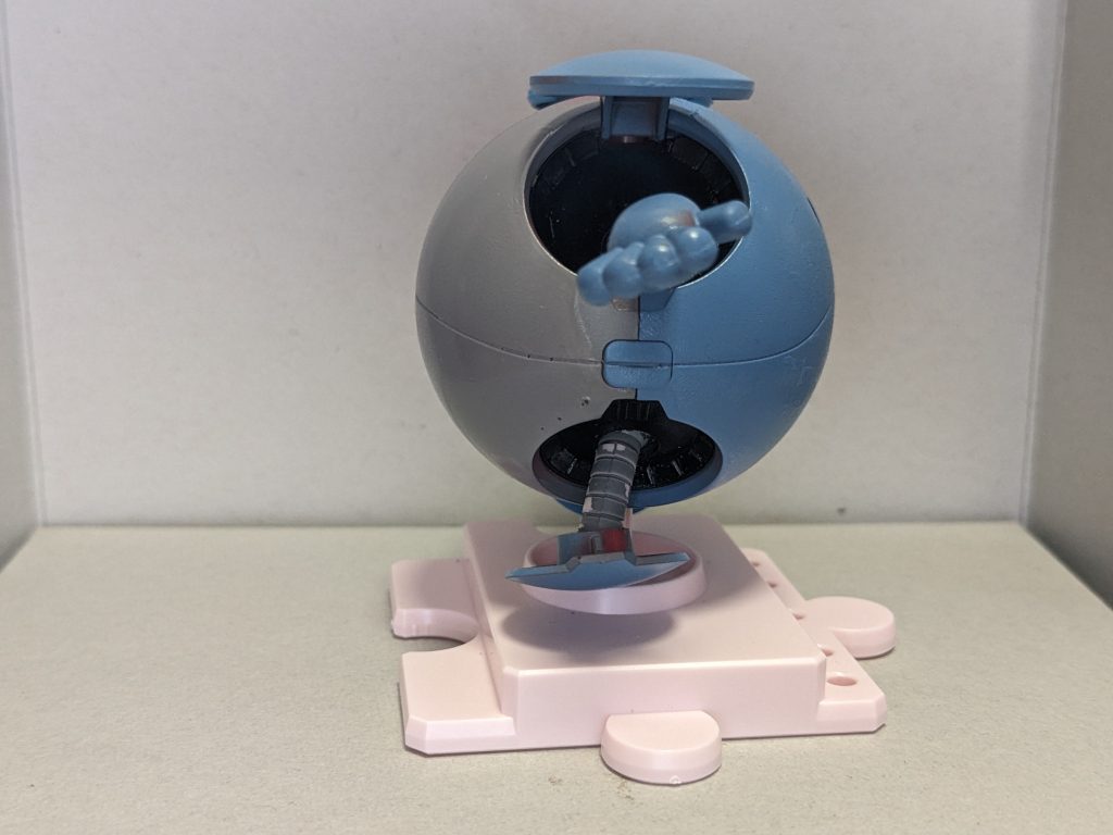 100均のダイソーのラッカーで塗装した部分です。重ね塗りしたところでは剝がれやすく下地が侵食して汚くなりました。また、ちょっとしたことで塗料が剥がれるので、上からトップコートなどを吹きかける必要があります。