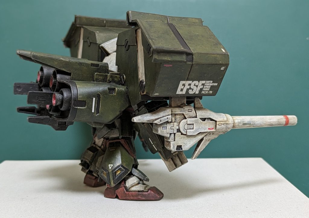 塗装は今回もドライブラシ塗装です。今回は、手持ちデカールシールをいつもより多めにあしらってみました。