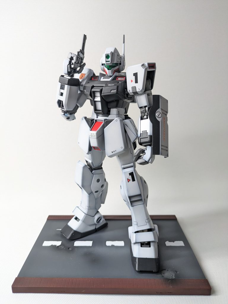 ジオラマ用の道路を台座に使っています。