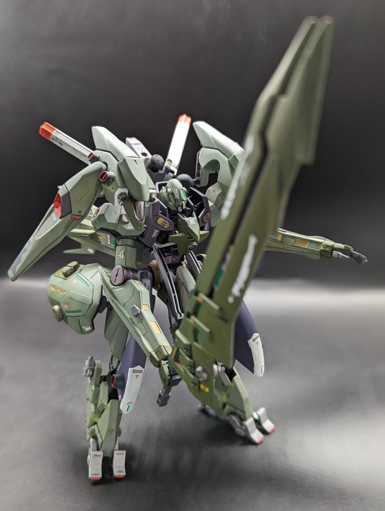 接近する相手は大型バスターソードで両断。