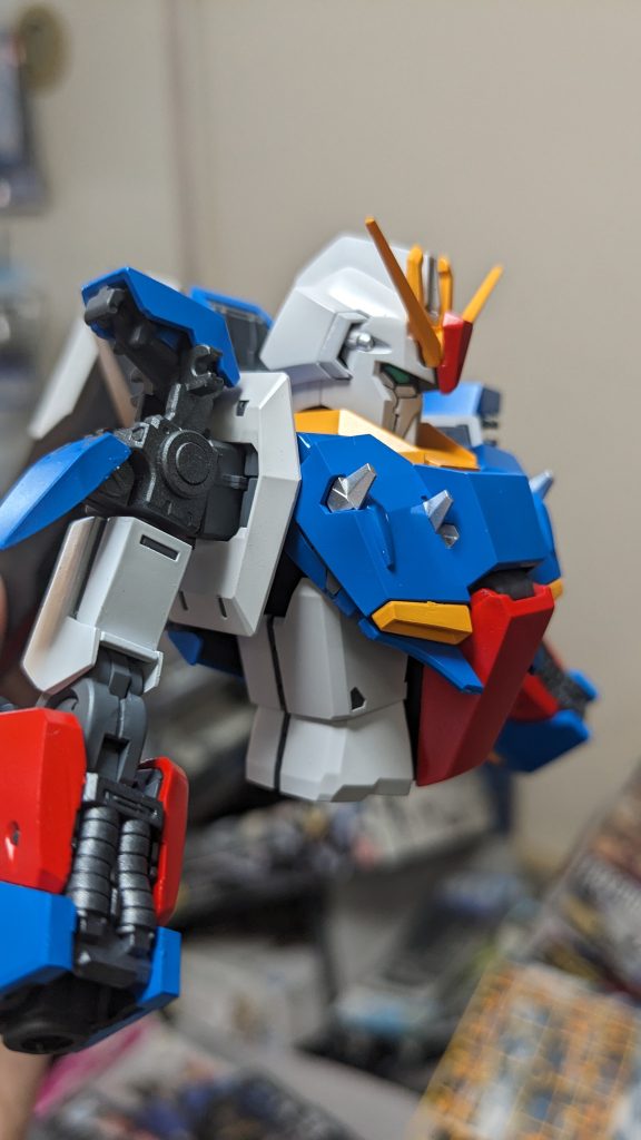 9月上旬でまだ上半身も完成してません。ちなみにフレーム部はタミヤの缶スプレーのガンシップグレーとガンシップグレー2、佐世保海軍工廠グレーをテキトーに使い分けてみました。
