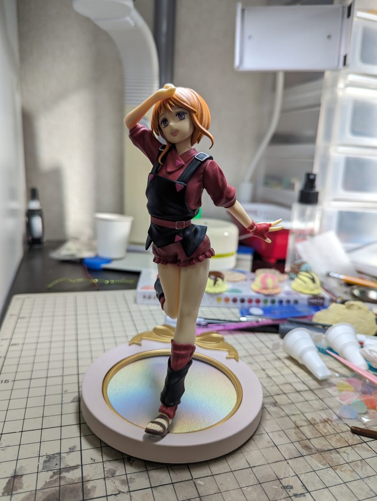 月光蝶ホロシルバー、とても綺麗です。台座はセリアの写真立てです。