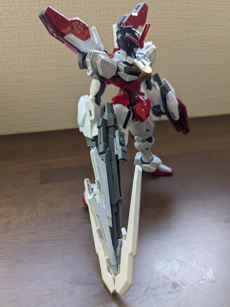 サイドショットその1。ビームライフルにガンビットを組み合わせて、お祓い棒型ライフルな感じにしてみました。