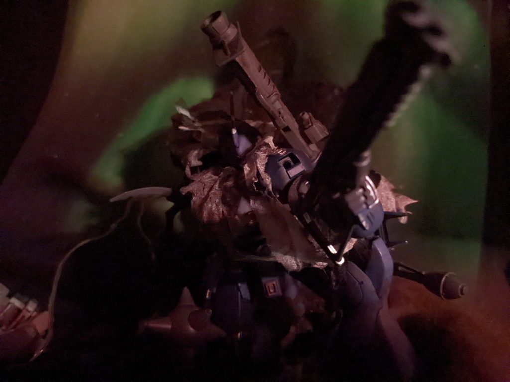 「「レーダー反応に異常を確認！」」とんだ命知らずだ…どうせ現地のでなんとか……「MS隊！出撃してください!!!」……は？咄嗟に出たのはその言葉だけだった。