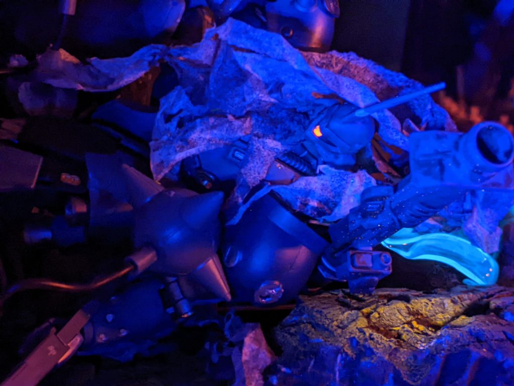 「あれ……おかしい……何が起きて……る？言葉で表せない、スコープを覗いても見えない。動きは見える。残像かもしれない…。「うわぁああ!!!!!!」ﾎﾞｶｰﾝ「3番機！」まただ…はっきり見える距離で味方が死んだ。