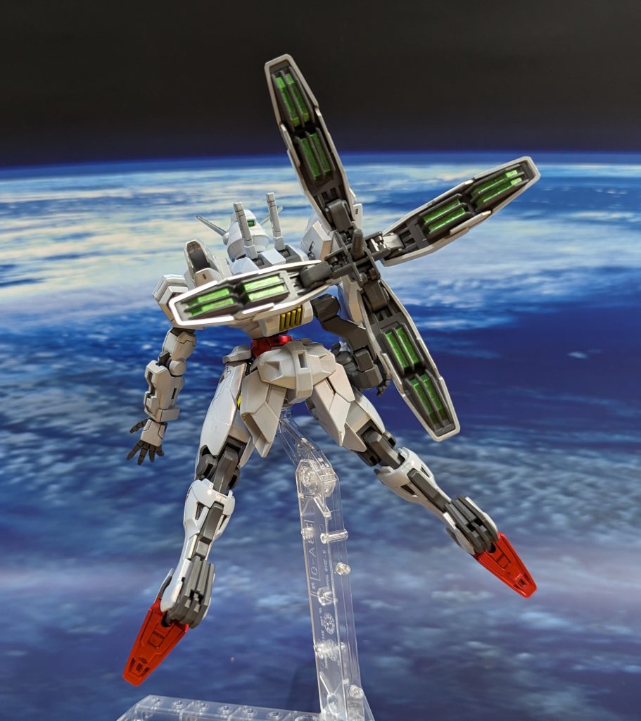 シルバー下地にクリアーホワイトでチタニウムフィニッシュ仕上げ。赤と緑と黄色はメタリック。フレームは…忘れたw使用カラーは少なめ