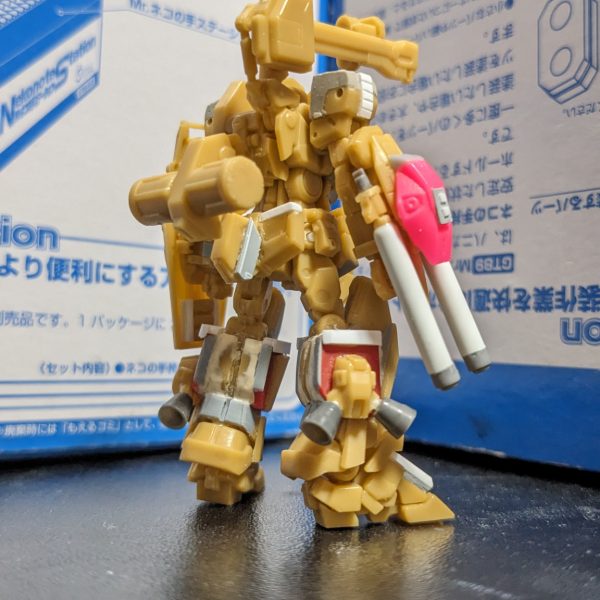 アーティファクトパガン続きです！脚の装甲マシマシにできました。後ろのプロペラントタンクも付けたけどここからどうしようか…🤔フルアーマーmk2作ったときよりスムーズに進んでる気がします(笑)（3枚目）