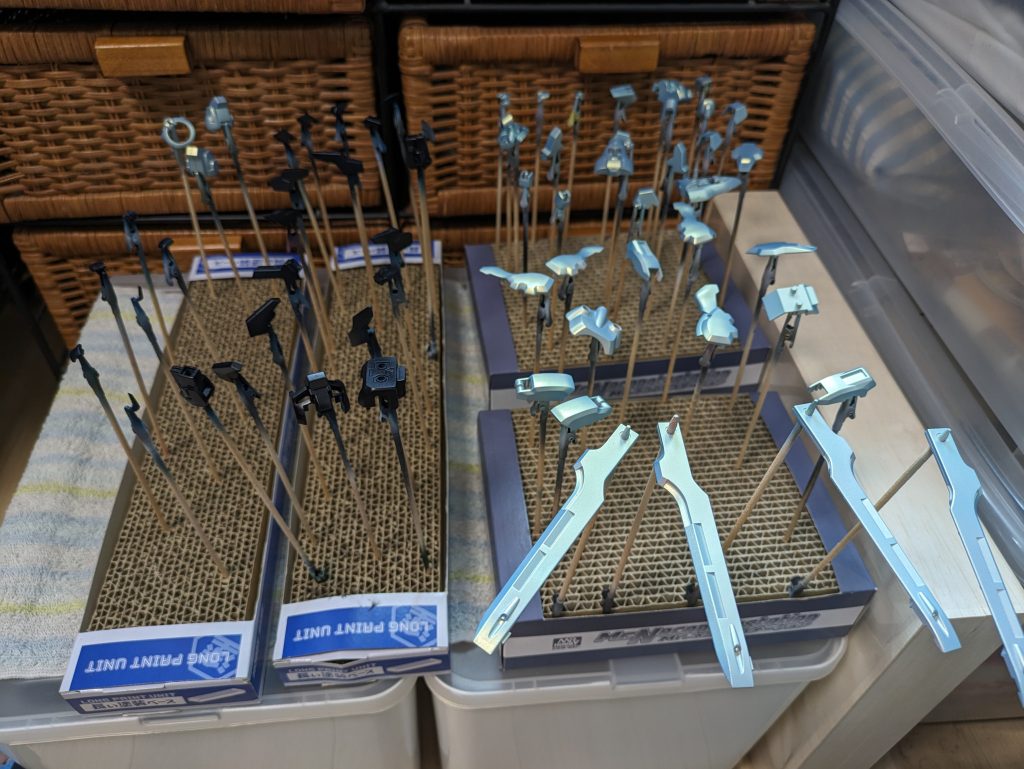 外装塗装直後。この写真だと青味が強いですね。