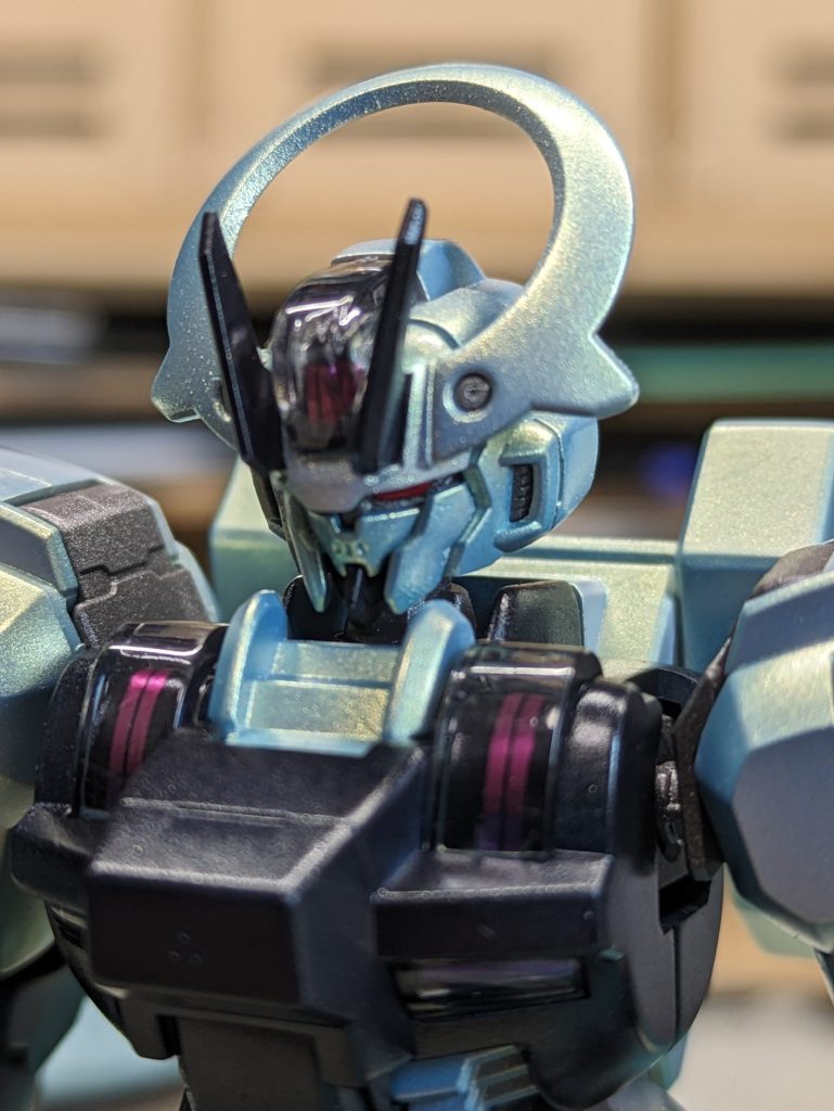 頭にへんな輪っかあるけどイケメン。次は魔女っ子キャリちゃんかな〜