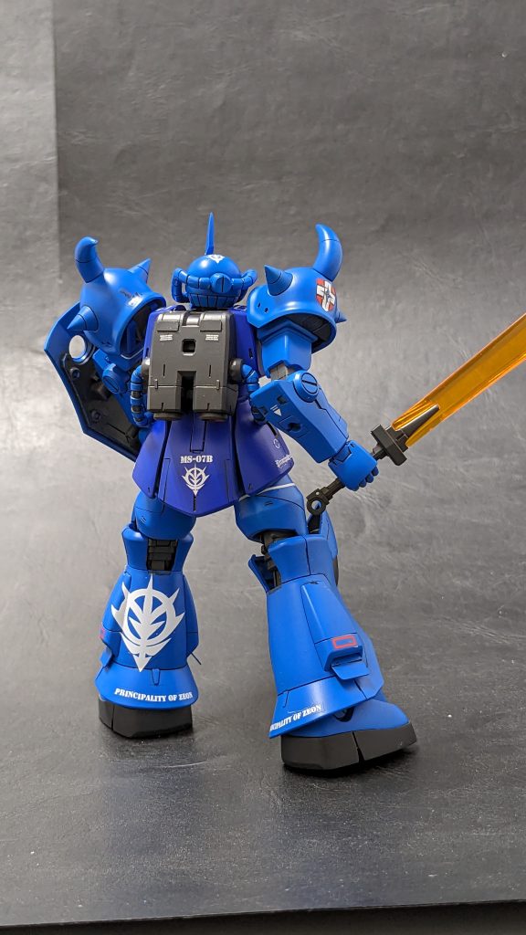 バカでかいジオンマークはウェーブのデカールにＵＶプリンターを使って作成。