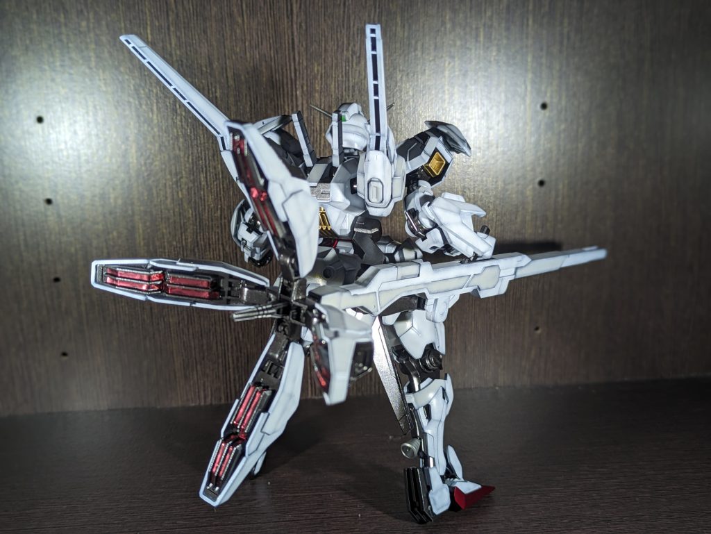 スラスター類は一部元キットから増設脛のバーニアはルブリスを意識してみました