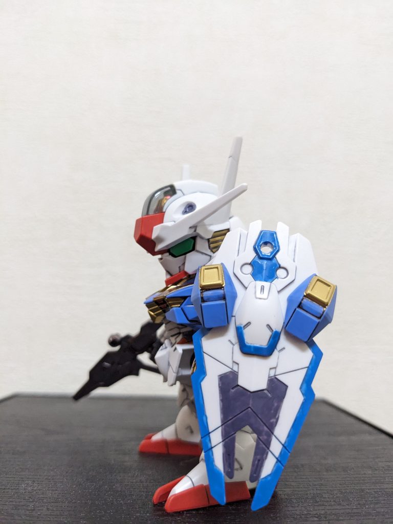 左側面(荒いなぁ😅)「SDコンやってるケド、特に自分にはカンケーないかな😗❓」と思ってたら、家の買い物のついでに寄った家電量販店でコイツを発見😆!!「そう言えば、SDあったんだ😳エアリアルなら、作らねば!!😆」ということで、お気軽仕上げで作ってみました😄