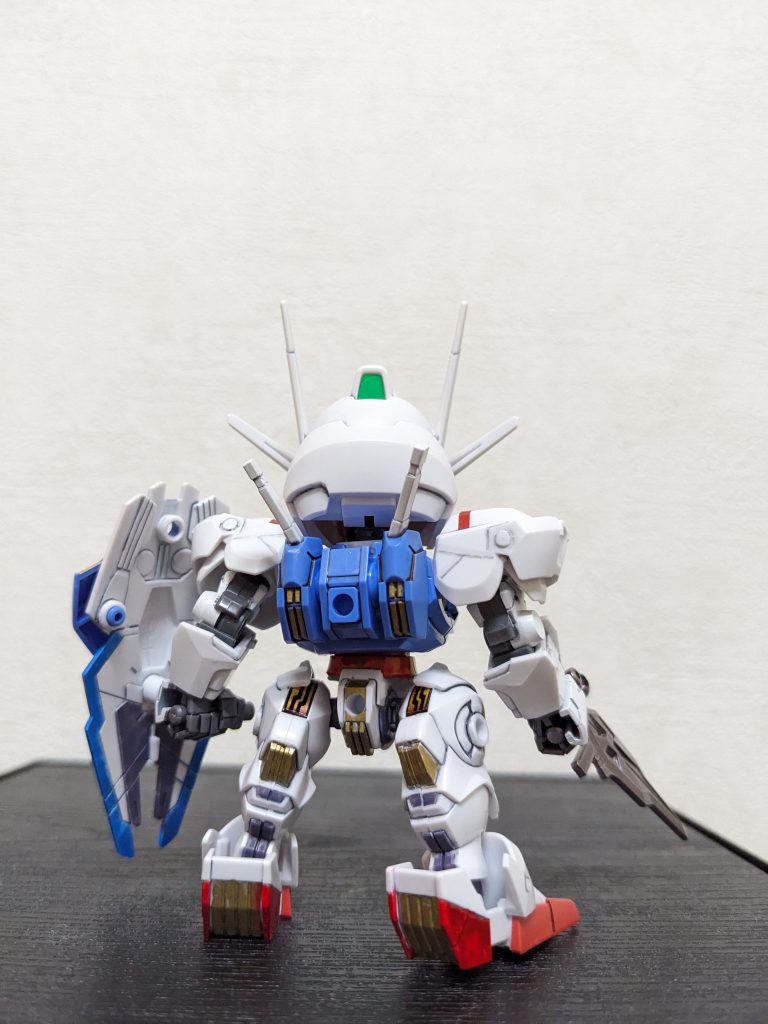 背面キット買って作ったのは初だし、SD関係で塗装までしたのは、約40年前に「SD」って概念が始まったばっかの時にガシャで出た、赤単色成形の初代ガンダムを筆塗り全塗装して以来だなぁ(残念ながらすでに現物無し。他のラインアップはザブングル、バイファム、エルガイムだった気が・・・)