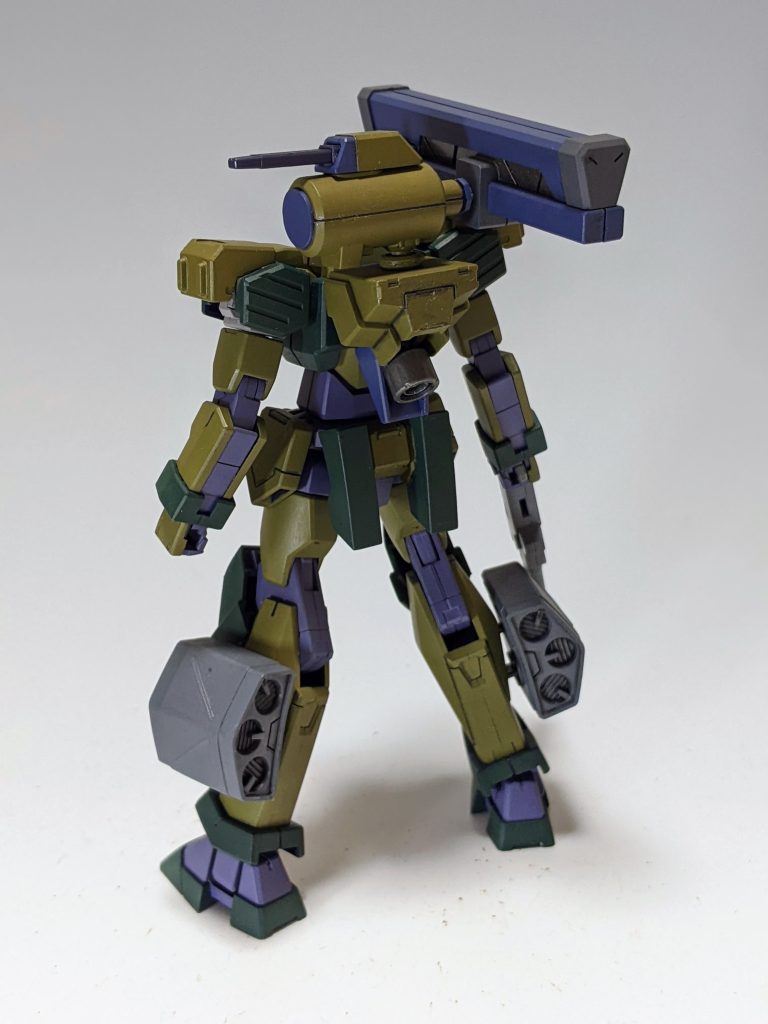 背面。パッと思いだせる範囲でジン、百錬、モビルハロ、デミトレーナー、鉄血オプションパーツから少しずつパーツを取っています。