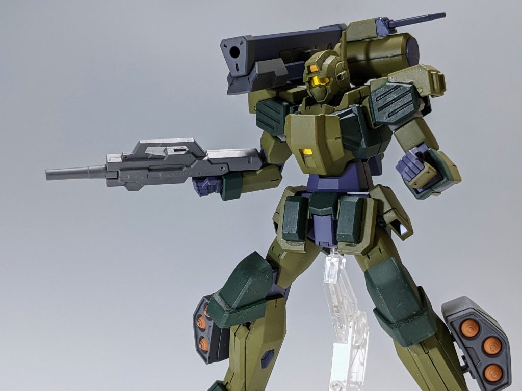 シャルドールのバックパックに懸架することで!レールキャノンは左右の射角がそこそこ取れるようになっています。ビームライフルはセンチュリーウェポンあたりから持ってきたと思います。