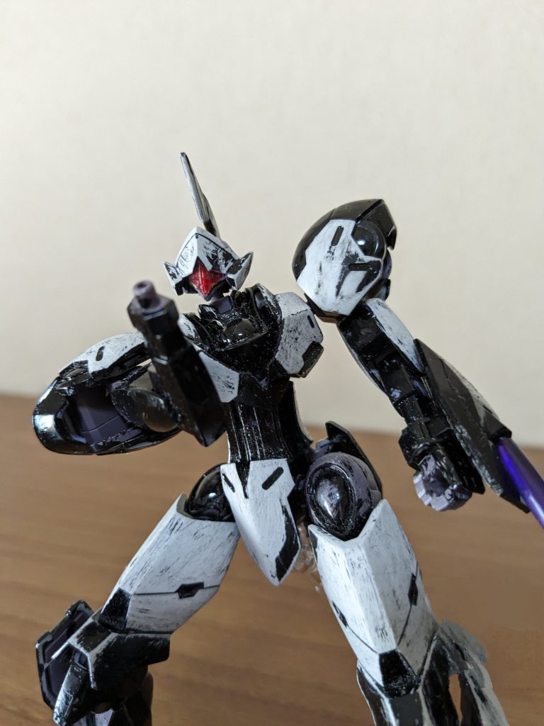 サーベル一本で何ができる？他に武装はないのか！持てないッス 