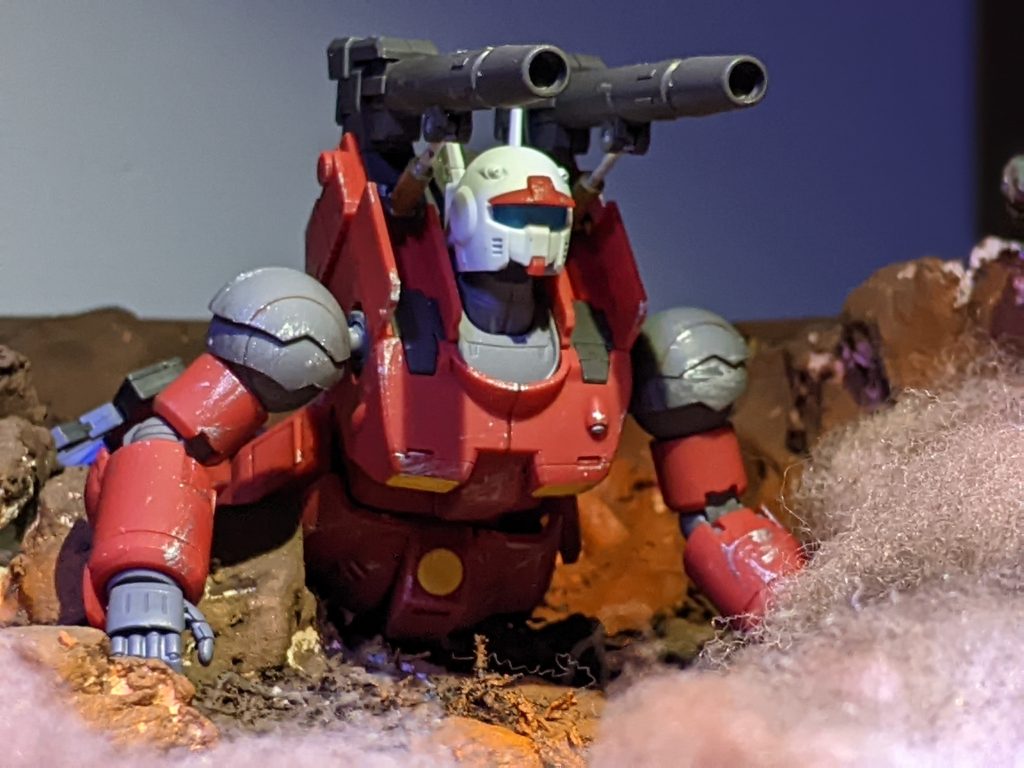 ガンキャノンといえばの砲撃ポーズ・キャノン砲(たぶん240mmキャノン砲ですが、説明書記載無し)