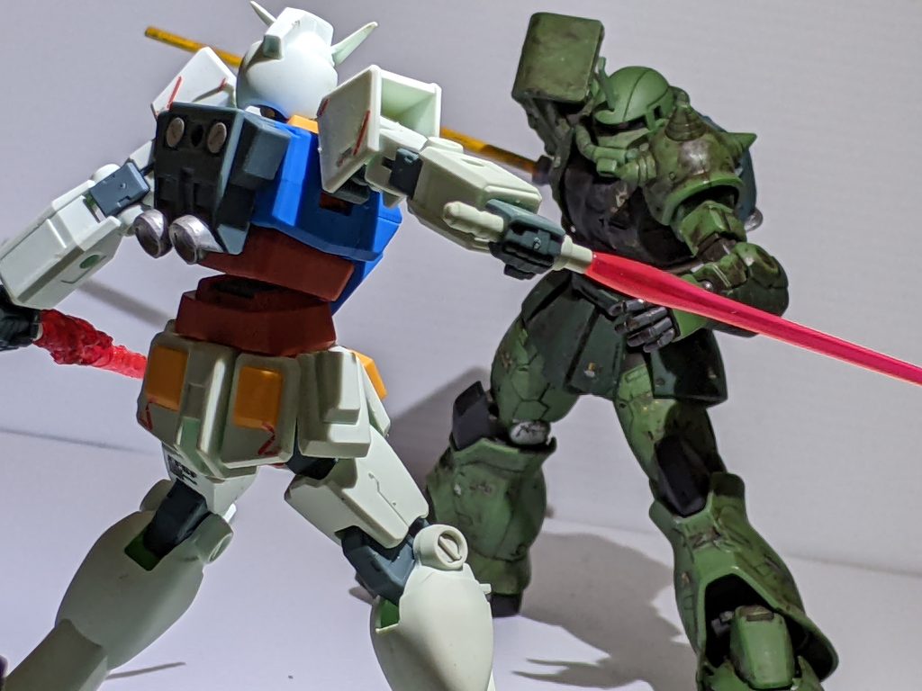 アムロ「ちッ、数が多い!それにコイツ…やる……」