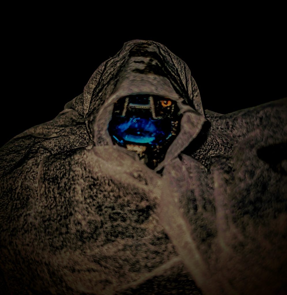 識別不明…所属不明…目的は何なのか…