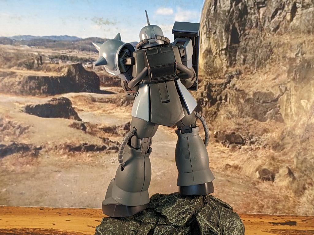 国力の乏しいジオン公国が、資金と資源の確保の為にルオ商会やガーベイ・エンタープライズ社をはじめとした反地球連邦思想の企業や現地のゲリラ組織にザクF型のライセンス生産を認めて提供した機体。そこからF型をベースに各陣営が独自の改修を施しているが、共通としてT型の胸部装甲が追加されている。このことから、ジオン公国軍は自分たちのザクと区別するために「T型ザク」と総称しており、連邦軍では長年F2型の派生機として認知されていた。