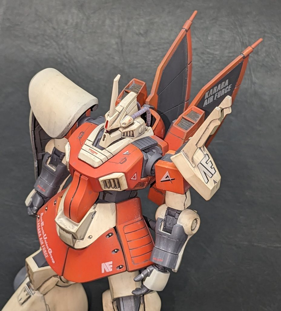 ラバー製の動力パイプは無塗装です。