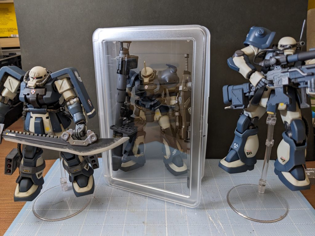 ア・バオアクーの防衛隊として考えていますが、ジオラマの構想が固まるまで100均のプラケース(勝手にブリスターパックと呼んでます)に入れて保管になります。ご覧いただきありがとうございました😊