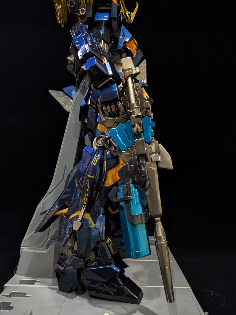 武器も少々メッキ調に仕上げてみました。