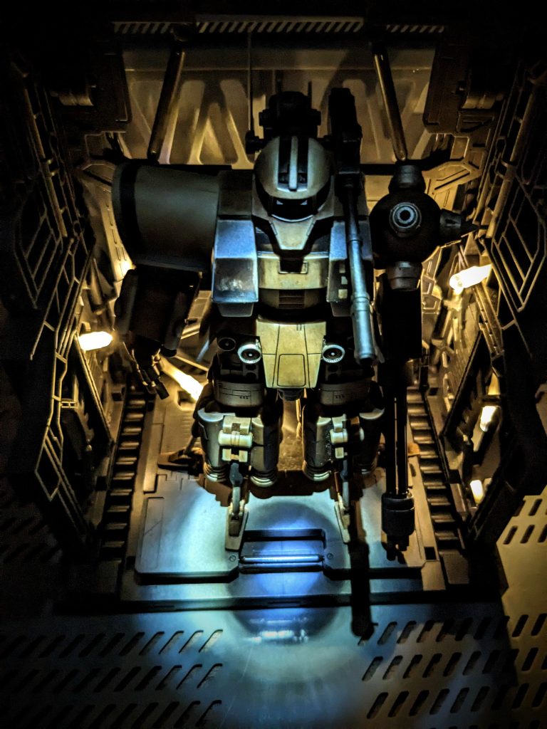 電飾付き格納庫に格納