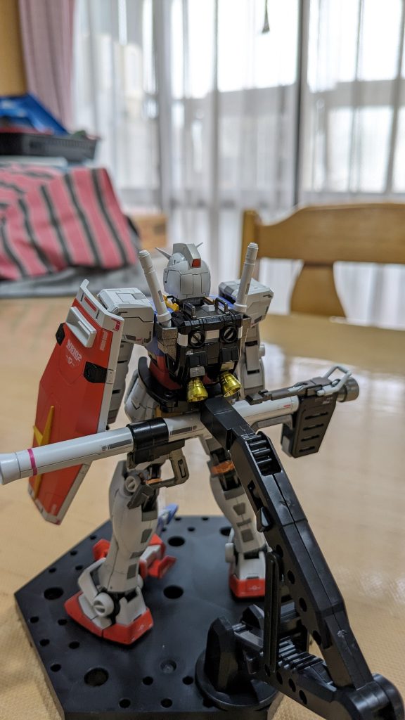 さすがはRG。全塗のみで様になってますね。自分のようなほぼ初心者でも無事完成に至りました。