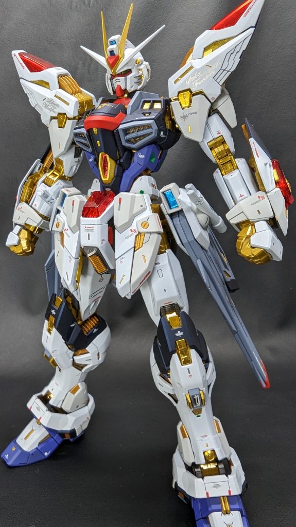 バックパック無しの素の状態で。どことなくストライクっぽく見えます。何がそうさせるのかは分かりませんがそんな感じが。