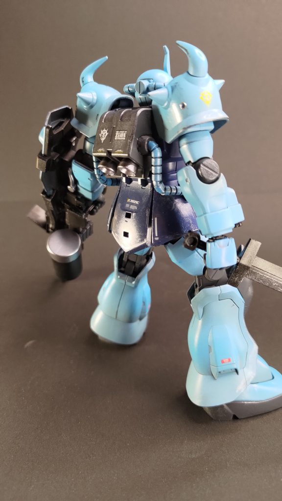 実は腕部関節部など原作とは色を変えてグレーにしています 差し色も兼ねた感じです